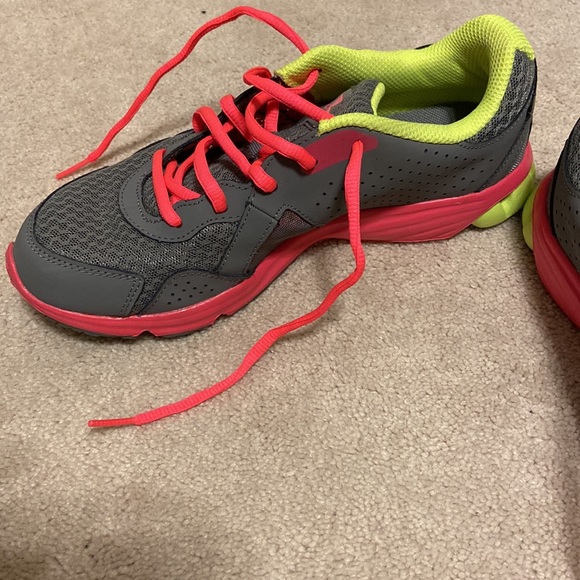 SHOES - Picture 3 of 6